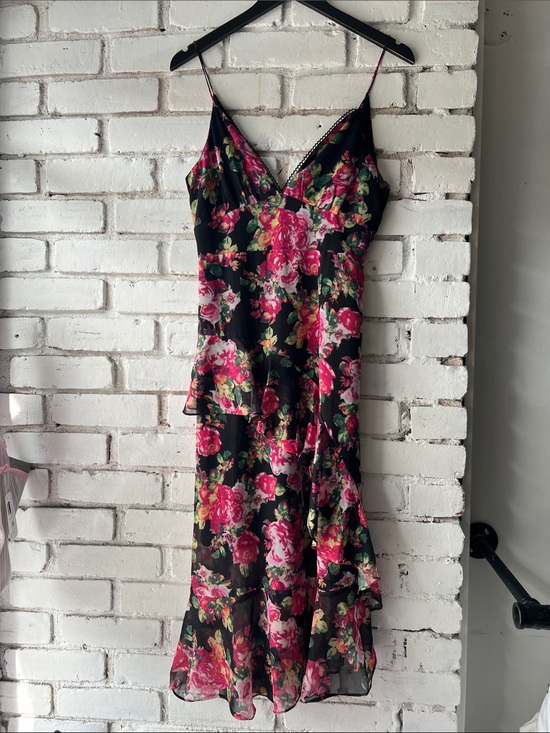 Aqua Dresses & Skirts - Floral V-Neck Ruffle Dress midi dress with fitted waistline and bustier red pink